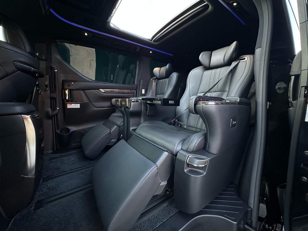 Image of second row