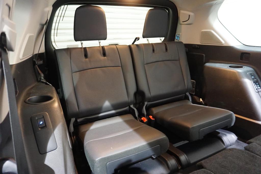 Image of third row of seats